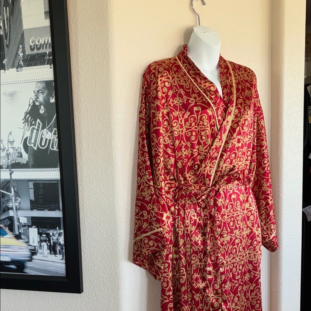 Natori Private Luxuries Robe Women L, Red/Gold Satin Robe Belt, Gold Piping. EUC - Picture 6 of 15
